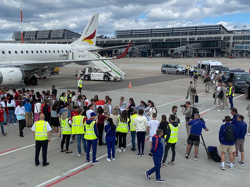 EM 2024: Dänemark landet am Flughafen Stuttgart