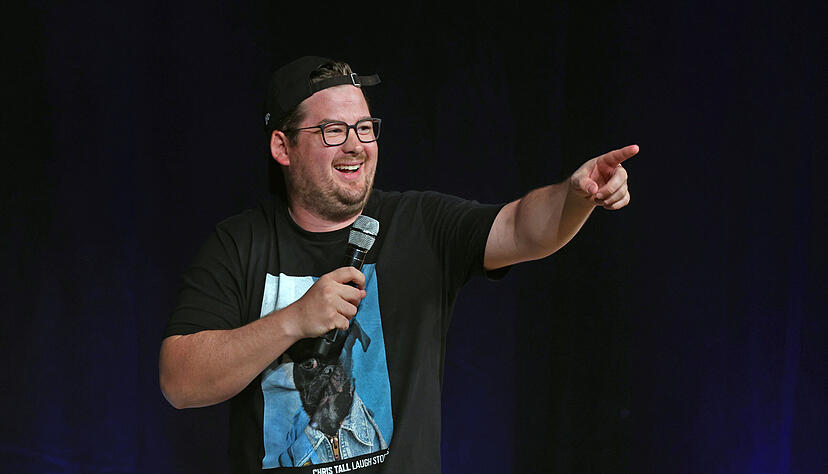 Muss er das (noch)? Comedian Chris Tall steht in ständigem Kontakt mit seinem Publikum.