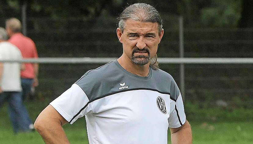 Für Zdenko Juric ist die Reaktion der Schiris nicht gerechtfertigt.
Foto: Bertok