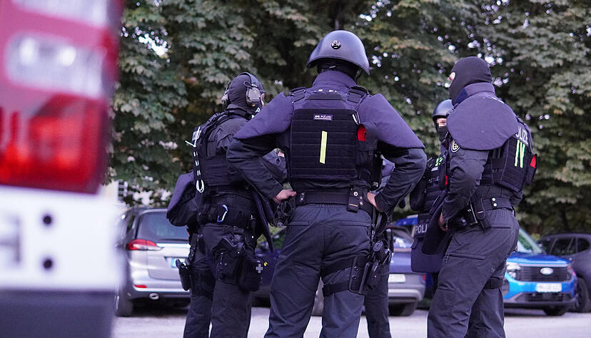 Jeweils am fr&uuml;hen Montag- und Dienstagmorgen nimmt die Polizei die Tatverd&auml;chtigen im Raum Bad Friedrichshall und im Zaberg&auml;u fest.