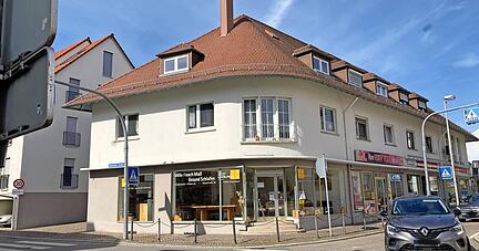 Das Gebäude an der Babstadter Straße 2 hat die Stadt vor rund fünf Jahren gekauft. Jetzt sollen die oberen Stockwerke saniert werden.
Foto: Elfi Hofmann Das Gebäude an der Babstadter Straße 2 hat die Stadt vor rund fünf Jahren gekauft. Jetzt sollen die oberen Stockwerke saniert werden.
Foto: Elfi Hofmann