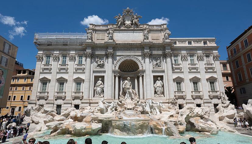 Am Trevi-Brunnen herrscht stets dichtes Gedr&auml;nge. (Archivbild)