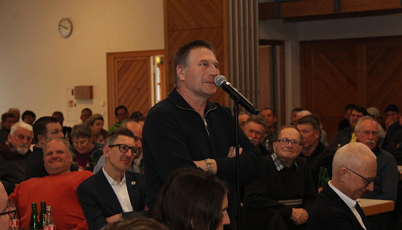 Bernd Angelbeger, Bad Wimpfen: "Ich fahre für mein Leben gerne Schlepper. Wenn man an einem Wintermorgen bei Raureif über das Feld fährt..." Bernd Angelbeger, Bad Wimpfen: "Ich fahre für mein Leben gerne Schlepper. Wenn man an einem Wintermorgen bei Raureif über das Feld fährt..."