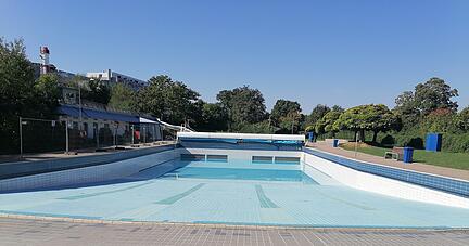 Kaum hat das Rappsodie-Freibad für dieses Jahr geschlossen, fangen die Bauarbeiten am Wellenbecken an.
Foto: Elfi Hofmann