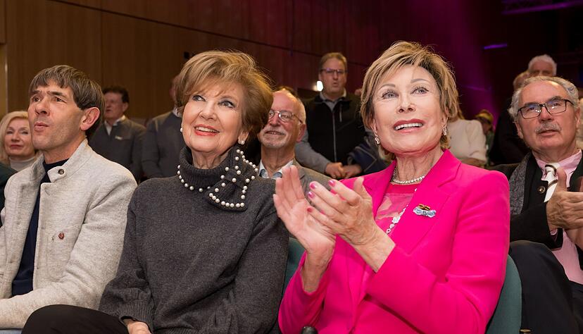 Ihre langjährige Freundin Carolin Reiber (links) bestätigte dem Bayerischen Rundfunk den Tod Kühnemanns. (Archivbild) Ihre langjährige Freundin Carolin Reiber (links) bestätigte dem Bayerischen Rundfunk den Tod Kühnemanns. (Archivbild)