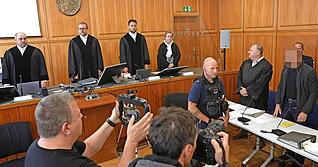 Das Heilbronner Landgericht verhandelt gegen einen 53 Jahre alten Mann aus Seckach. Er soll in Bad Friedrichshall unter anderem zwei Arbeitskollegen erschossen haben.