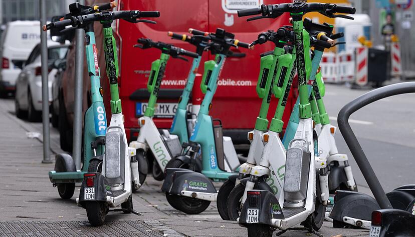 E-Scooter sind parkend oder unterwegs immer wieder ein &Auml;rgernis.