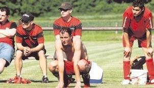 Entt&auml;uschung beim SV Massenbachhausen. Am letzten Spieltag ist die Mannschaft mit der 0:4-Niederlage beim TSV Pfaffenhofen auf den Abstiegs-Relegationsplatz zur&uuml;ckgefallen.Foto: Alexander Bertok