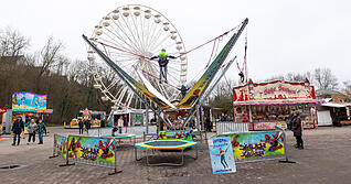 Der Pferdemarkt-Funpark bietet zehn Attraktionen. Dazu z&auml;hlen neben dem Spider-Jumper auch das weithin sichtbare Riesenrad.