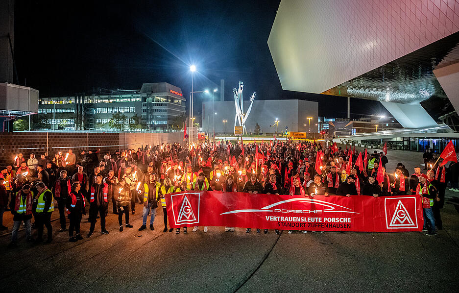 In der Nacht beginnen bereits die Streiks der IG Metall in Stuttgart.