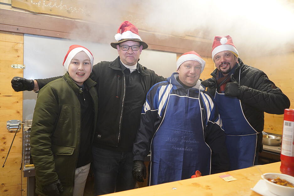 Neuensteiner Stadtweihnacht mit Posaunenchor und Handwerkskunst Neuensteiner Stadtweihnacht mit Posaunenchor und Handwerkskunst