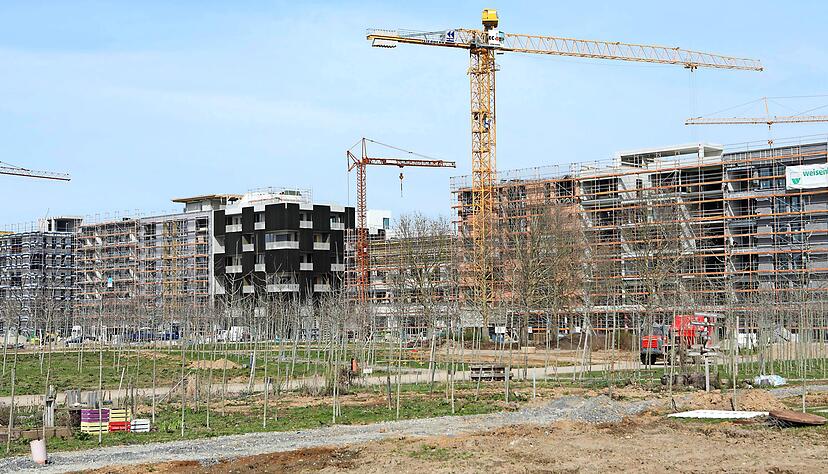 In den nächsten Tagen und Wochen werden die ersten Bewohner in Gebäude der Stadtausstellung im Neckarbogen einziehen. Foto: Matthias Heibel