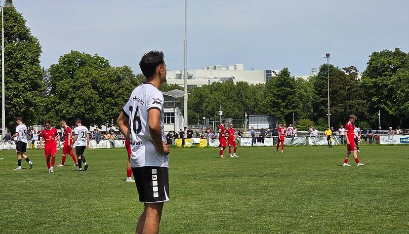 Tom Theo Fladung und der VfR Heilbronn zeigen gegen die TSG Hofherrnweiler-Unterrombach Einsatz, geraten aber nach einem Fehler in Rückstand.