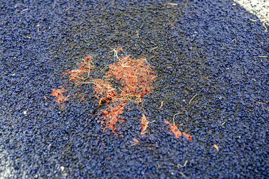 Rasen im Frankenstadion ist nach Ärzte-Konzert ein Acker, Tartanbahn beschädigt Rasen im Frankenstadion ist nach Ärzte-Konzert ein Acker, Tartanbahn beschädigt