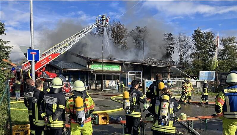 In einer Werkstatt in Schwaigern-Stetten ist am Dienstagmittag ein Feuer ausgebrochen. In einer Werkstatt in Schwaigern-Stetten ist am Dienstagmittag ein Feuer ausgebrochen.