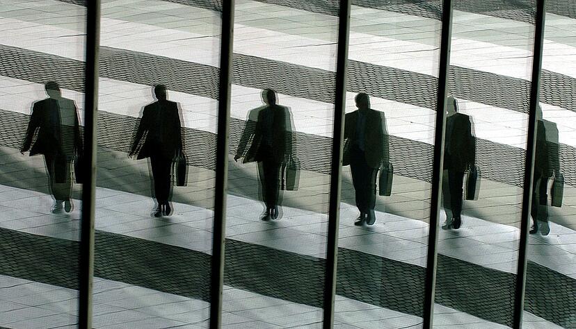 Ein Arbeitnehmer, mehrere Jobs: Eine Nebent&auml;tigkeit kann die Finanzen aufbessern - wenn man die Spielregeln beachtet.