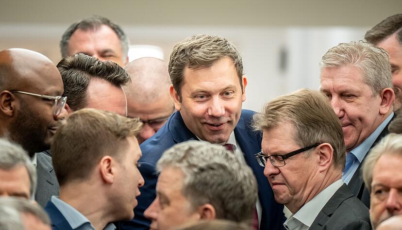 Klingbeil wurde zum neuen SPD-Fraktionschef gewählt. Klingbeil wurde zum neuen SPD-Fraktionschef gewählt.