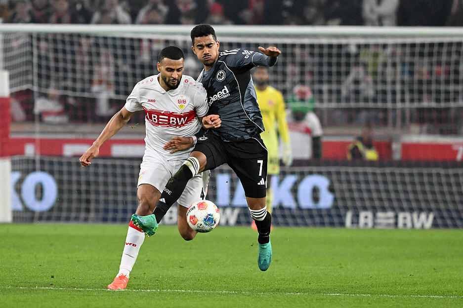 Josha Vagnoman: St&ouml;rt beim 0:1 nicht ausreichend. Sonst meist unauff&auml;llig. L&auml;sst sich nach rund einer Stunde zu leicht ausspielen bei einem Frankfurter Angriff. Gl&uuml;ck, dass die Eintracht nicht mehr daraus machte. Auch beim 2:2 mehr Nebendarsteller als Verteidiger. Offensiv muss man ihm die Vorlage zum 3:2 zu Gute halten. Note: 3,5