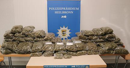 Marihuana und Kokain im Gesamtwert von etwa 315?000 Euro stellte die Polizei in einer Wohnung im Zabergäu sicher. Ein 29-Jähriger wurde festgenommen.
Foto: Polizei