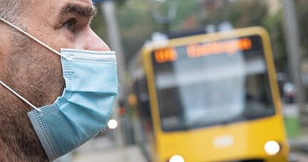 Im &Ouml;PNV gilt die Maskenpflicht - nur halten sich nicht alle daran.