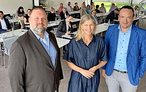 Matthias Mettendorf, Kreisvorsitzender der FDP Heilbronn (links), Ann-Veruschka Jurisch, Bundestagsabgeordnete der FDP aus Konstanz und J&ouml;rg Ernstberger, Gesch&auml;ftsf&uuml;hrer S&uuml;dwestmetall Heilbronn.