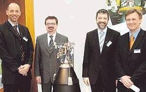 Einsatz f&uuml;r die Raumfahrt (von links): Holger Wentscher (EADS/Astrium), Harry Brunnet sowie Klaus Sch&auml;fer und Stefan Schlechtriem (beide DLR).Foto: Reto Bosch