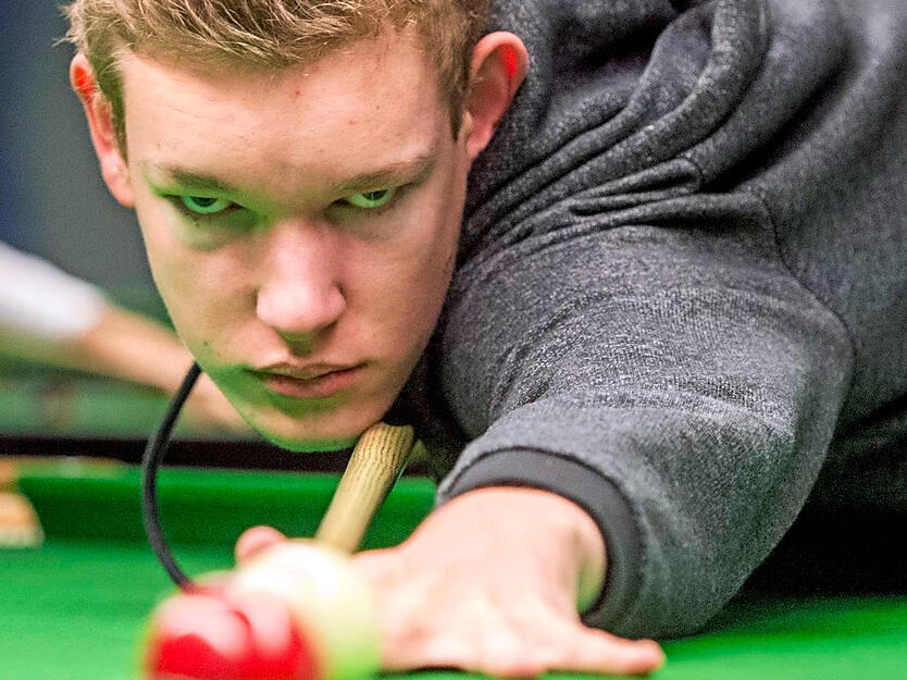 Das C-Kader-Mitglied aus Heilbronn feiert in Bad Wildungen mit makellosen 14:0-Punkten die deutsche Meisterschaft, bei der Jugend wird das Talent zudem Dritter. In der Bundesliga-Mannschaft der TSG ist der 20-j&auml;hrige Maschinenbau-Student zudem eine fixe Gr&ouml;&szlig;e.