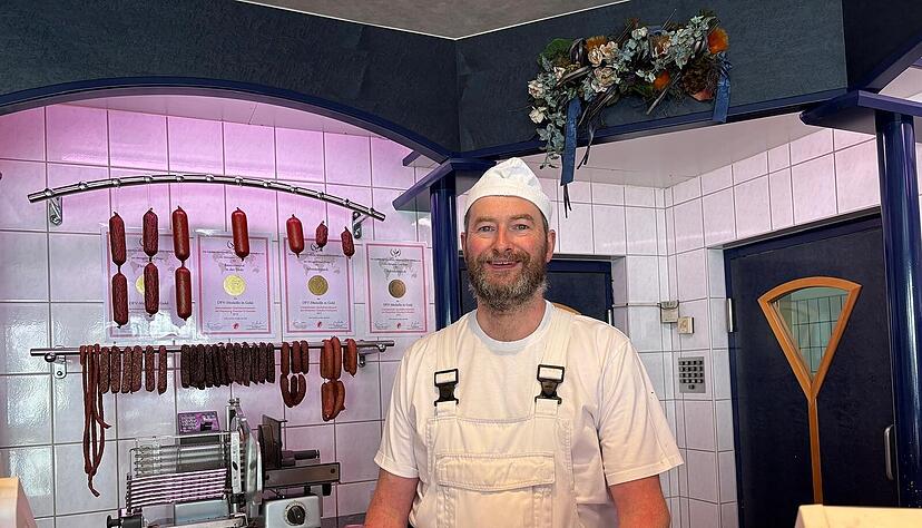 Metzgermeister Gerd Pfister, 53, betreibt seinen Laden in der Burladinger Innenstadt. Ex-Trigema-Chef Wolfgang Grupp passionierter Jäger, brachte immer wieder sein Wild in Pfisters Metzgerei. Metzgermeister Gerd Pfister, 53, betreibt seinen Laden in der Burladinger Innenstadt. Ex-Trigema-Chef Wolfgang Grupp passionierter Jäger, brachte immer wieder sein Wild in Pfisters Metzgerei.