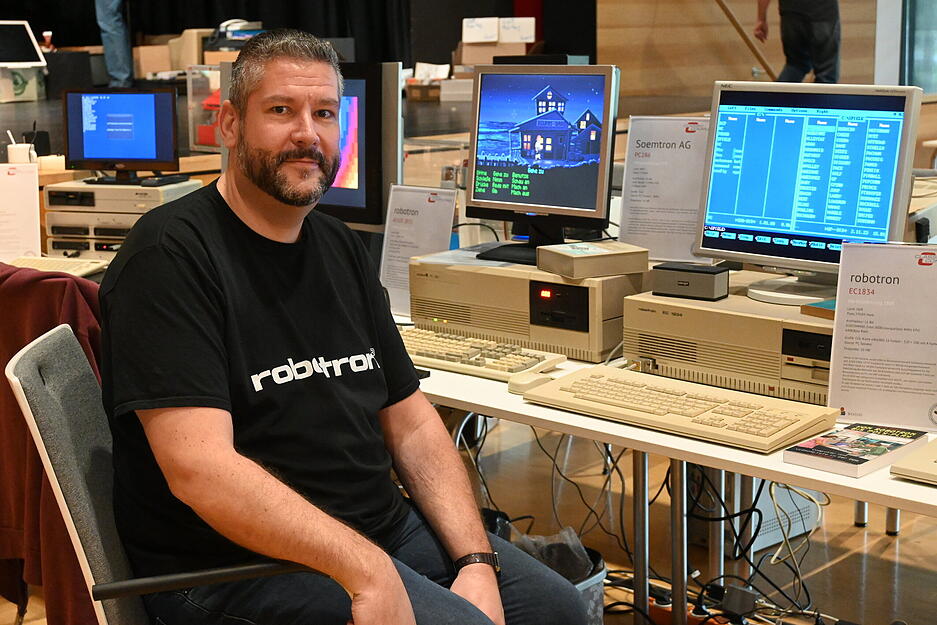 Cornelius Krejcik beschäftigt sich mit Robotron-Computern aus der DDR.