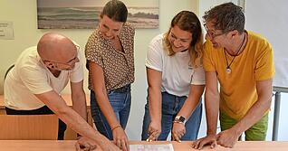 Ins Freizeitprogramm der oH bringen die Macher viele Ideen ein. F&uuml;r Menschen mit Behinderung sind die Ausfl&uuml;ge H&ouml;hepunkte. (von links: Andreas Neubig, Kathrin B&uuml;ntig, Amelie Bleickert und Carsten Hummel.