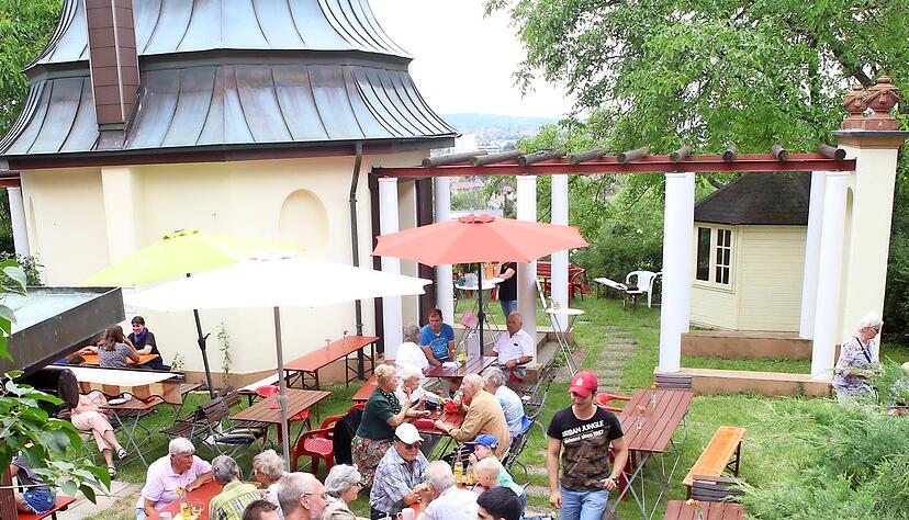 Fröhliches Miteinander beim Tag des offenen Gartens.
Foto: Ralf Seidel Fröhliches Miteinander beim Tag des offenen Gartens.
Foto: Ralf Seidel