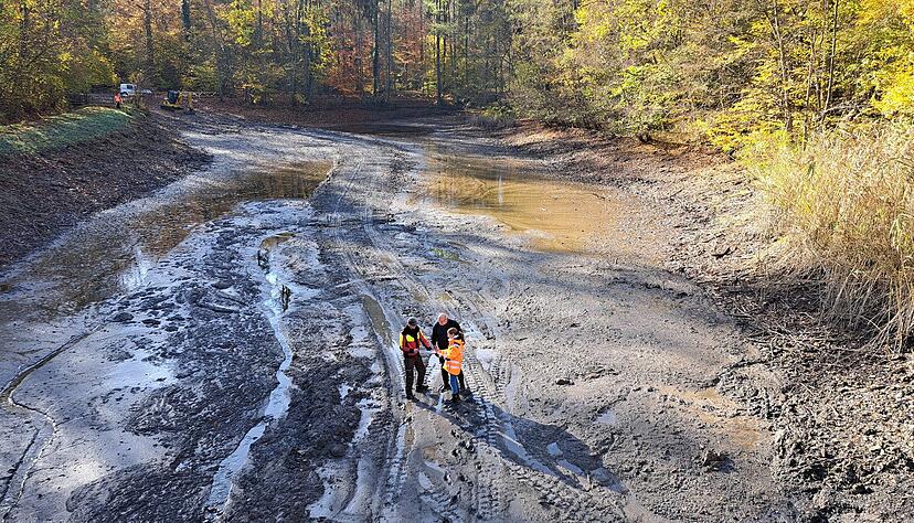 Einen Tag dauert die Begutachtung der Anlagen am Hochwasserrückhaltebecken. Dann folgen die Ergebnisberichte der zuständigen Büros. Einen Tag dauert die Begutachtung der Anlagen am Hochwasserrückhaltebecken. Dann folgen die Ergebnisberichte der zuständigen Büros.