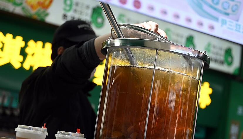 Klassische Getr&auml;nke aus China liegen in den sozialen Medien gerade im Trend.