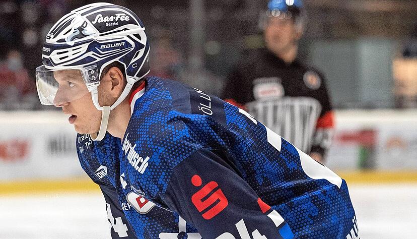 Falken-Rekordspieler Corey Mapes über den Aufwind. Falken-Rekordspieler Corey Mapes über den Aufwind.