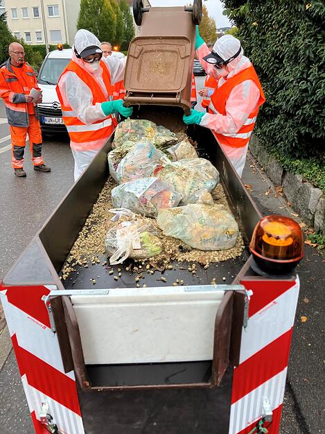 Am Dienstag (22. Oktober) startete in Öhringen eine Kontrollaktion, die viel schärfer und auffälliger ist als die bisherigen Sichtkontrollen der Müllwerker, die eher an der Oberfläche kratzten.