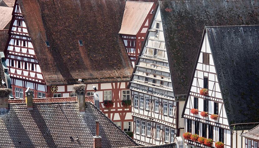 Die idyllische Residenzstadt Oettingen liegt am nördlichen Rand des Meoritenkraters. Die idyllische Residenzstadt Oettingen liegt am nördlichen Rand des Meoritenkraters.