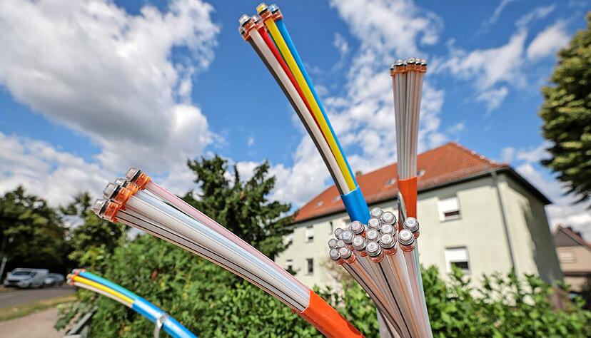 Das Lichtgeschwindigkeits-Internet kommt mancherorts keineswegs mit Lichtgeschwindigkeit: In Schöntal und weiteren Kommunen wächst der Frust. Foto: Archiv/dpa