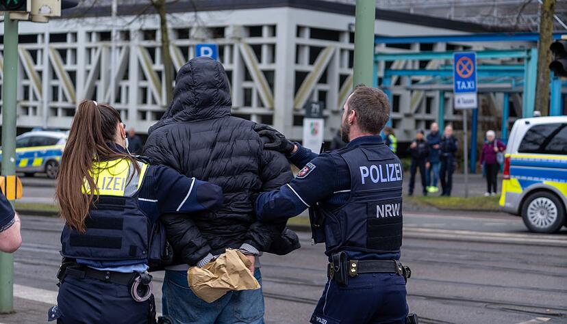 Vor Ort waren nach den Sch&uuml;ssen zwei Personen festgenommen worden.
