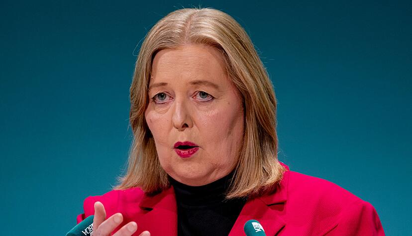 Arbeitsministerin B&auml;rbel Bas (SPD) wirbt f&uuml;r die Rentenpl&auml;ne.