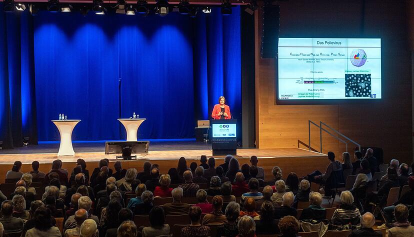 Mehr als 300 Anmeldungen: Ein interessiertes Publikum verfolgt die Ausführungen. Mehr als 300 Anmeldungen: Ein interessiertes Publikum verfolgt die Ausführungen.