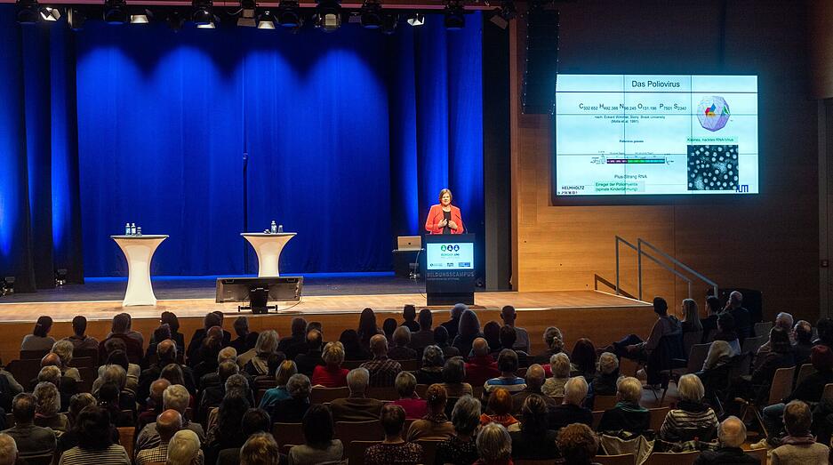 Mehr als 300 Anmeldungen: Ein interessiertes Publikum verfolgt die Ausführungen. Mehr als 300 Anmeldungen: Ein interessiertes Publikum verfolgt die Ausführungen.