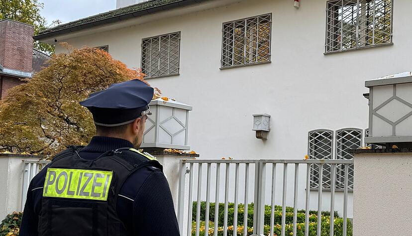 Polizisten eilten am Donnerstag zum Haus von Jack White in Berlin.