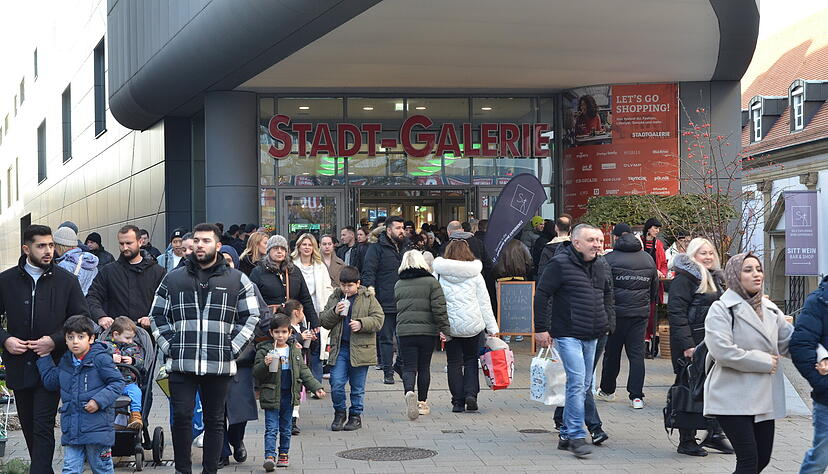Am Samstag nach Weihnachten ist ordentlich Betrieb in der Heilbronner Innenstadt. Mit Umtausch und Gutscheinen halten sich die Menschen aber noch zur&uuml;ck.