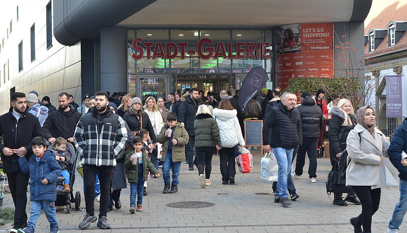 Am Samstag nach Weihnachten ist ordentlich Betrieb in der Heilbronner Innenstadt. Mit Umtausch und Gutscheinen halten sich die Menschen aber noch zur&uuml;ck.