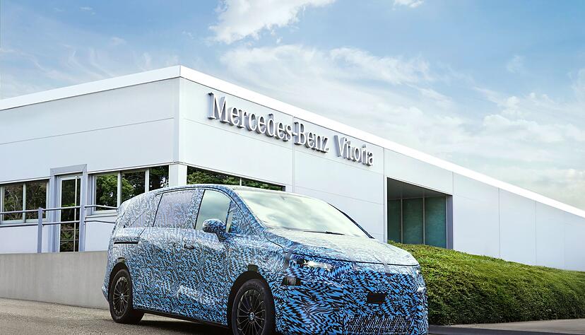 Mercedes startet 2026 mit der neuen V-Klasse mit dem VLE mit einer Reichweite von &uuml;ber 500 Kilometern und Allradlenkung.