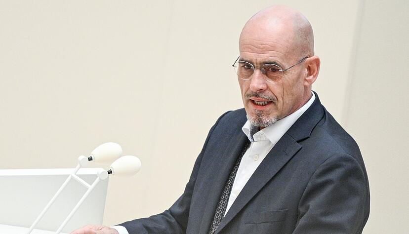 Die BSW-Fraktion von Niels-Olaf L&uuml;ders stimmt wie die AfD im Brandenburger Landtag f&uuml;r eine Neuwahl.