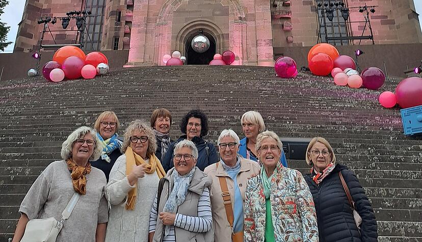 Treffen sich 50 Jahre nach Abschluss ihrer Erzieherausbildung in Eppingen und Heilbronn-Böckingen in Schwäbisch Hall.