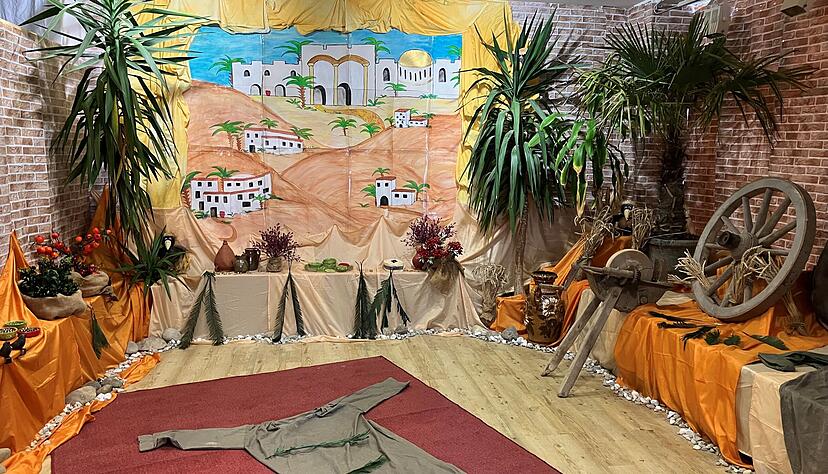 An Palmsonntag zog Jesus nach der biblischen Erz&auml;hlung wie ein K&ouml;nig in Jerusalem ein. Die Menschen legten Kleidung auf den Boden.