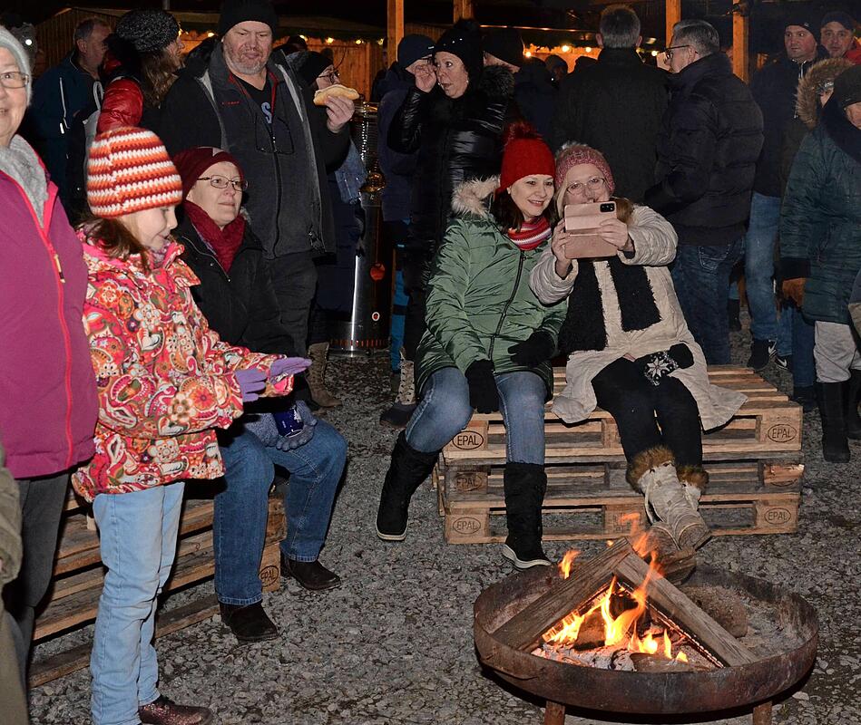 Heimatgefühl im heißen Becher beim Winterglühen in Möckmühl - STIMME.de Heimatgefühl im heißen Becher beim Winterglühen in Möckmühl - STIMME.de