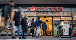 Rossmann geh&ouml;rt nach eigenen Angaben zu den gr&ouml;&szlig;ten Drogeriemarktketten in Europa &ndash; und sagt nun den klassischen Apotheken den Kampf an. (Archivbild)
